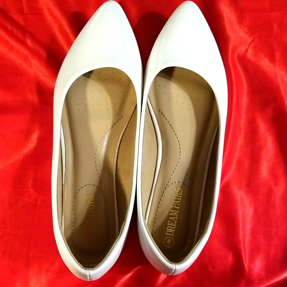 Dream pairs white flats ballet  size 9 like new light wear